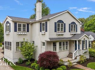 549 Rivard Blvd, Grosse Pointe, MI 48230