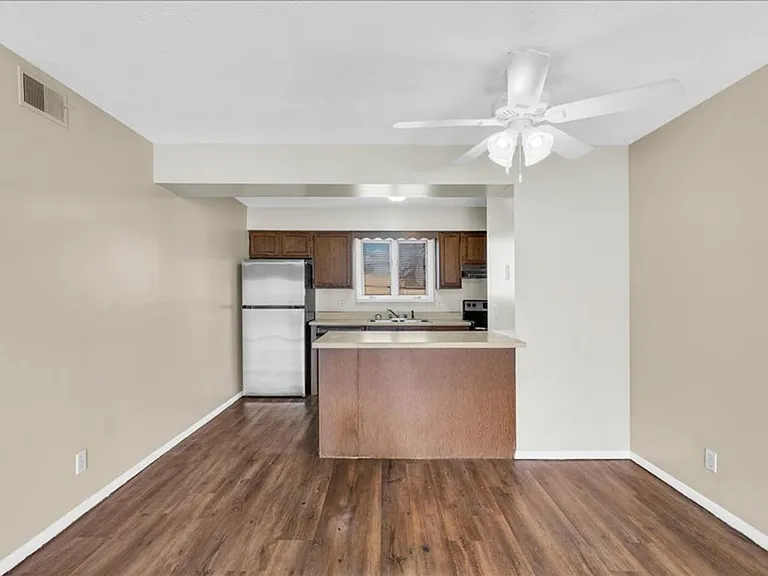8 Ross — Photo 27