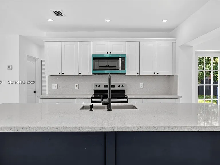 1920 SW 67th Ave — Photo 10