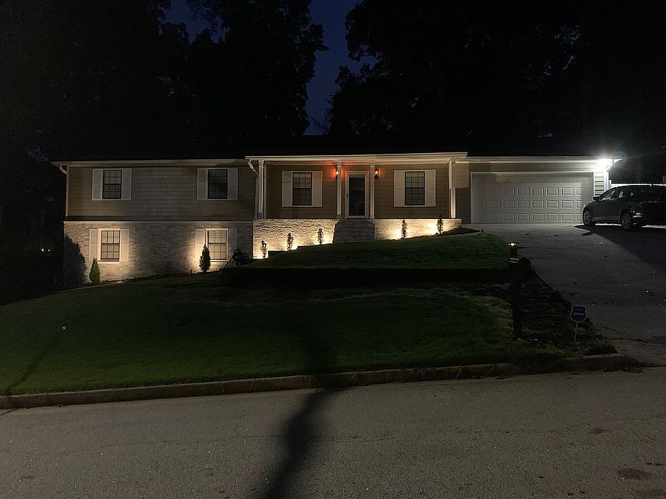 5591 Boggs Drive at Night