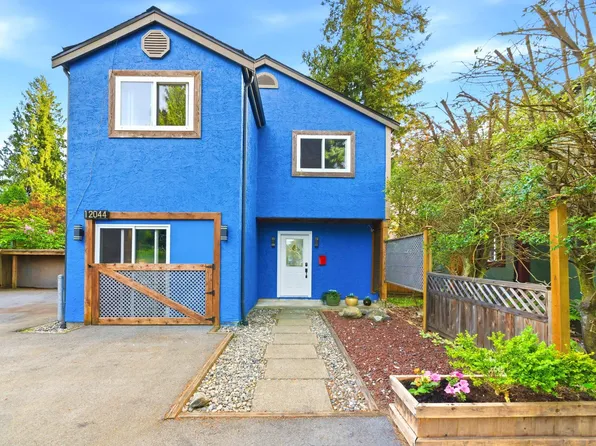 12044 McIntyre Ct, Maple Ridge, BC V2X 8M8