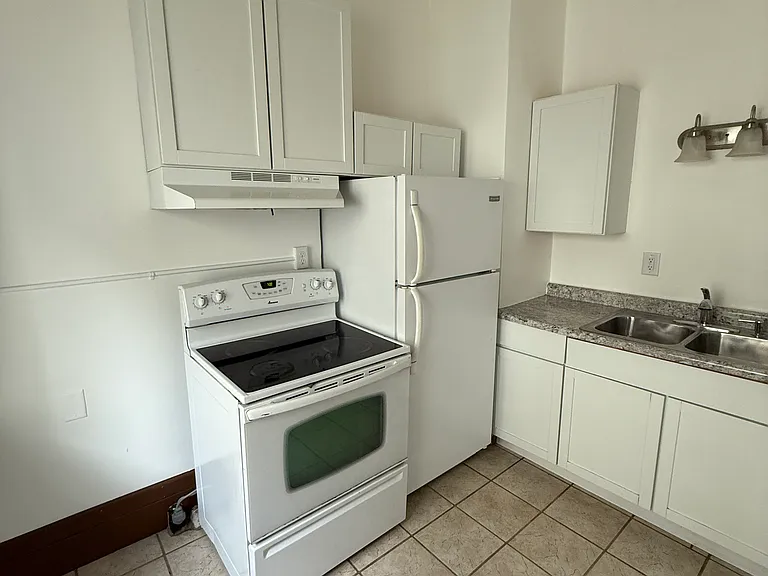 604 Portland Ave — Photo 16