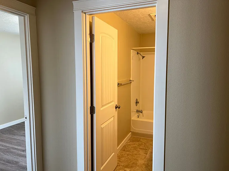 410 SW Fall St — Photo 24
