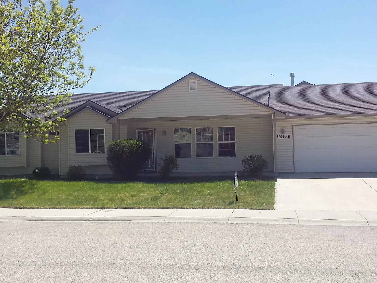 3 bed, 1355 sqft, $2,200 — Photo 1