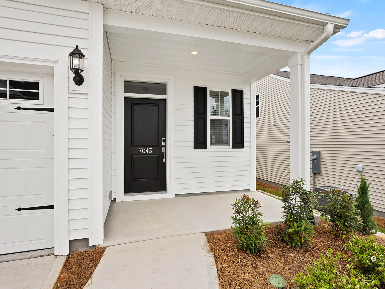 4 bed, 3.5 bath, 2465 sqft, $2,500 — Photo 2