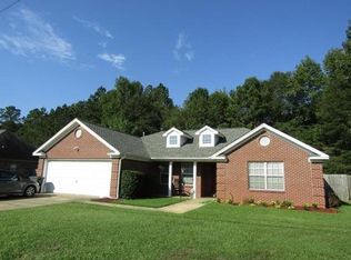 203 Hazelnut Cir, Columbus, MS 39705