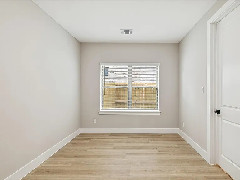 2618 Martinas Ct — Photo 18