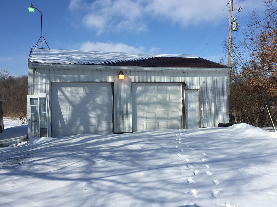 2nd image of 903 N Cedar Lake Rd
