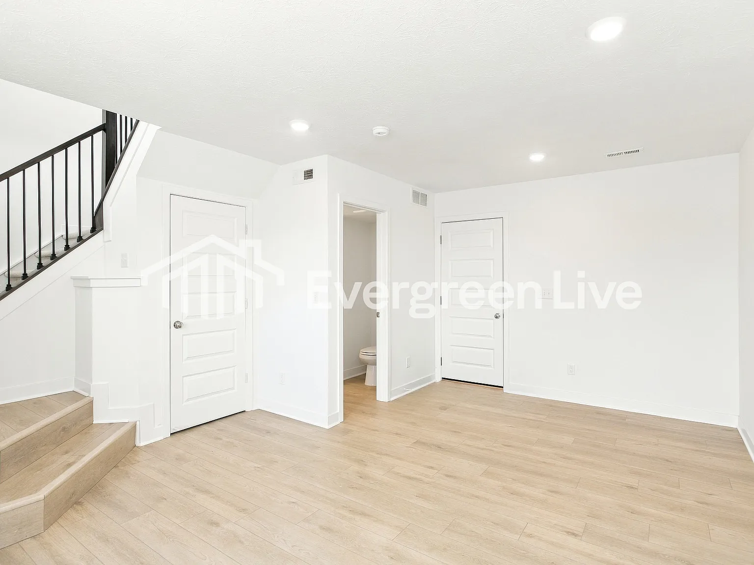 3 bed, 3.0 bath, 1710 sqft, $2,135 — Photo 4