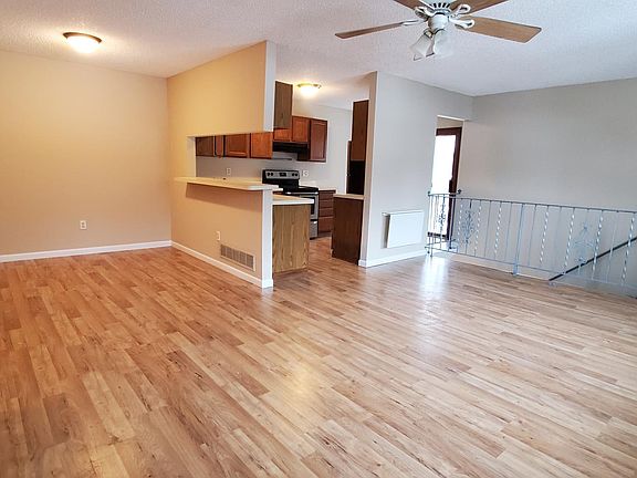Open floorplan, livingroom, diningroom, & kitchen.