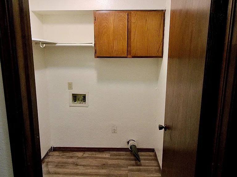 312 Falcon Ct — Photo 9