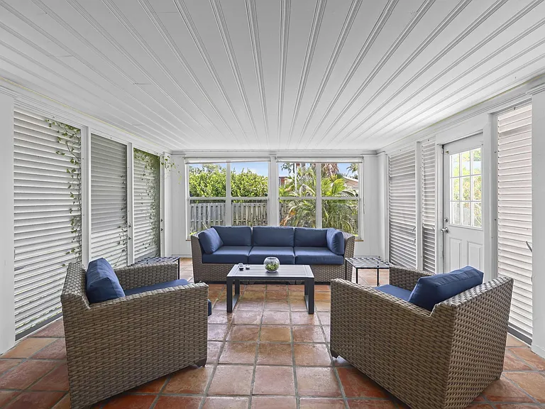 1714 N Palmway — Photo 16