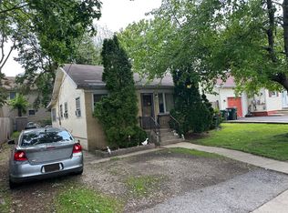 305 Shady Ln, Mundelein, IL 60060