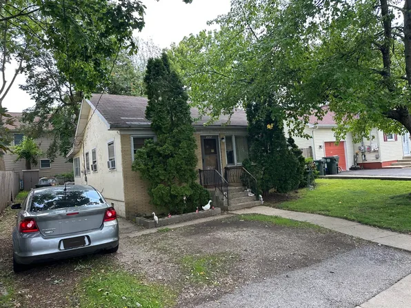 305 Shady Ln, Mundelein, IL 60060