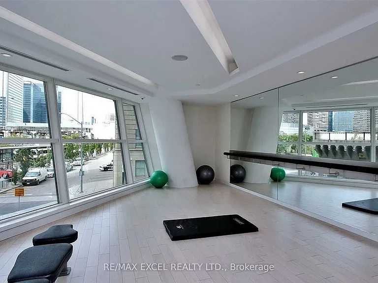 8 The Esplanade #1812 — Photo 13