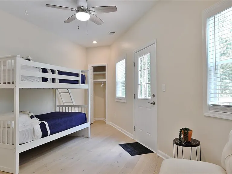 2125 Clay Rd — Photo 13