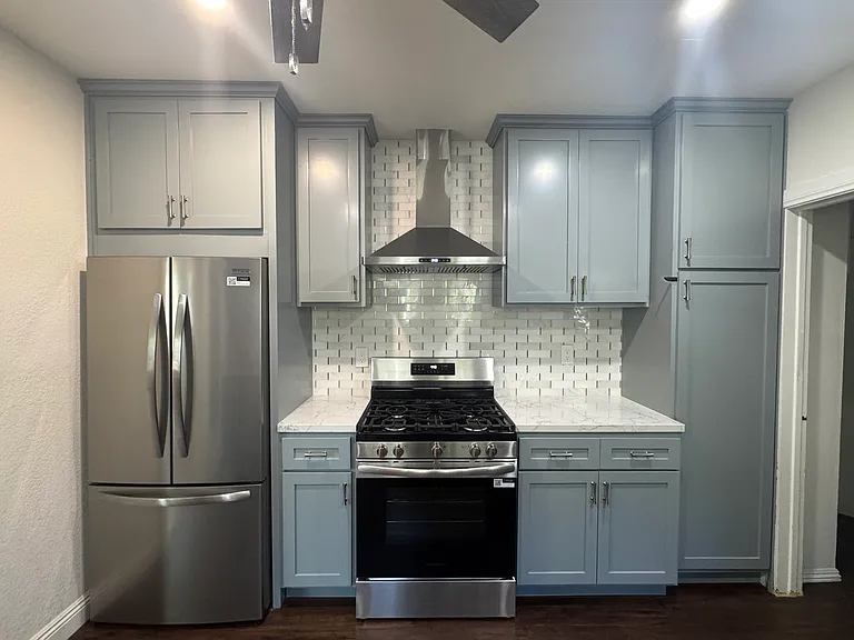 2132 Cedar Ave — Photo 2