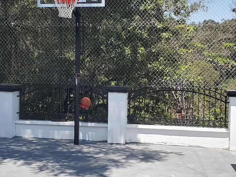 1881 Mount Olympus Dr — Photo 9