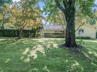 15 Fieldstone Ln, Great Neck, NY 11020