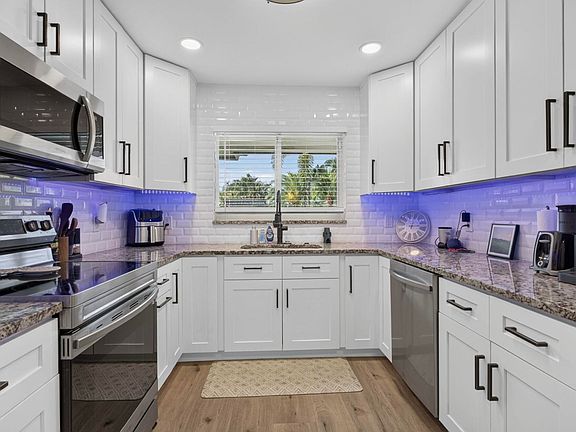 4th image of 2520 SE 5TH Street