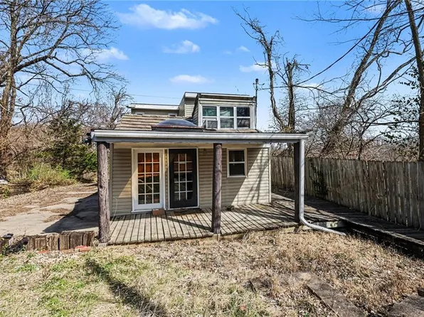 5814 NE 63rd St, Kansas City, MO 64118