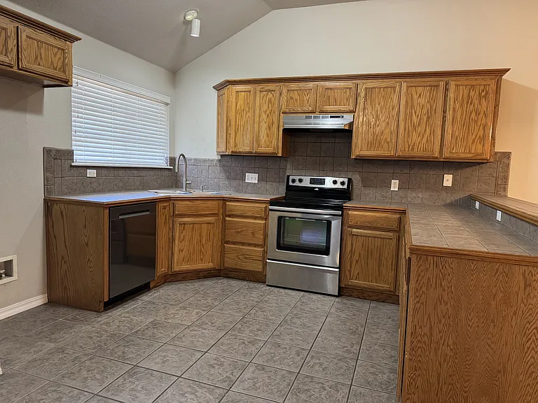 2237 Scissortail Landing Dr — Photo 5