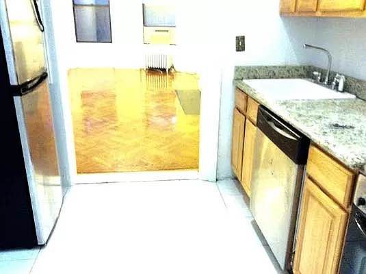 3rd image of 35 W 85th St #4