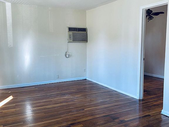 3rd image of 2265 E 72nd St Floor 1