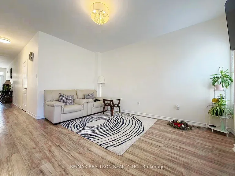 210 Old Colony Rd — Photo 6