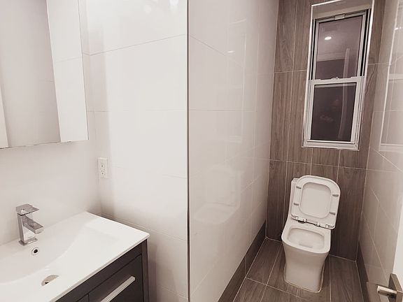 5th image of 270 Hancock Ave #1B