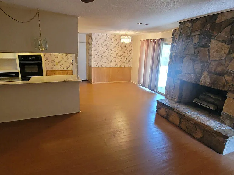 1621 Finley Rd — Photo 5
