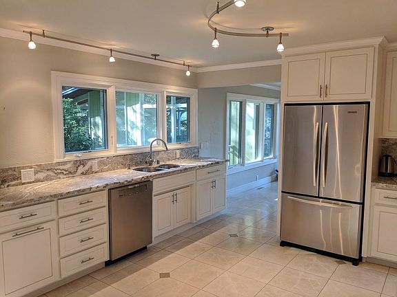 4th image of 16500 Cypress Way