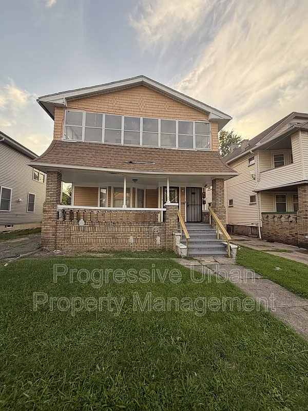 2 bed, 1.0 bath, 1146 sqft, $1,050 — Photo 1
