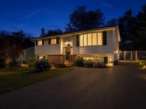 1653 Riverside Dr, Lower Sackville, NS B4C 2Y7