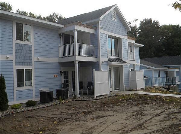 BEAUTIFUL NEWLY remodeled community!