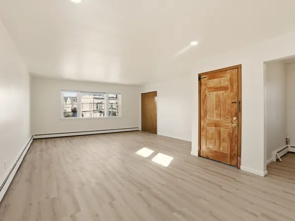 576 Avenue East image 5 of 17