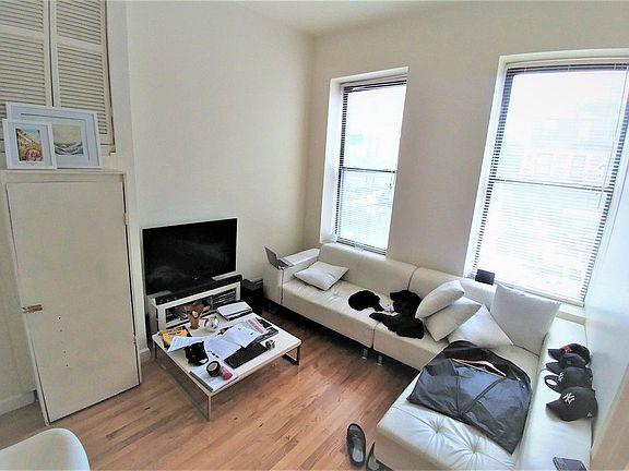 2nd image of 310 2nd Ave Frnt 1