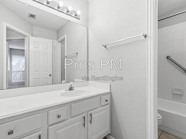 2921 Meadow Glen Dr — Photo 27