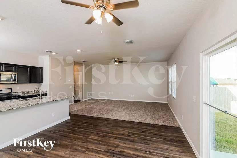 4 bed, 3.0 bath, 2258 sqft, $1,840 — Photo 3