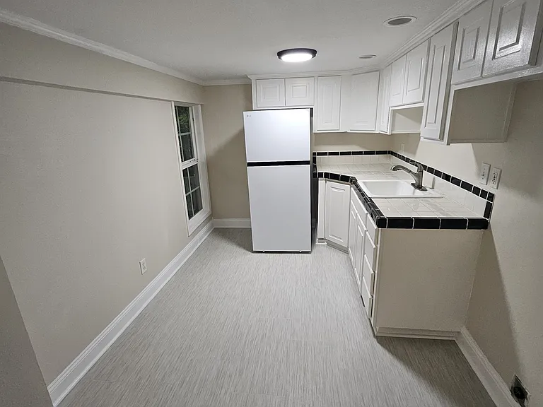 27 Avenue Ln #B — Photo 13