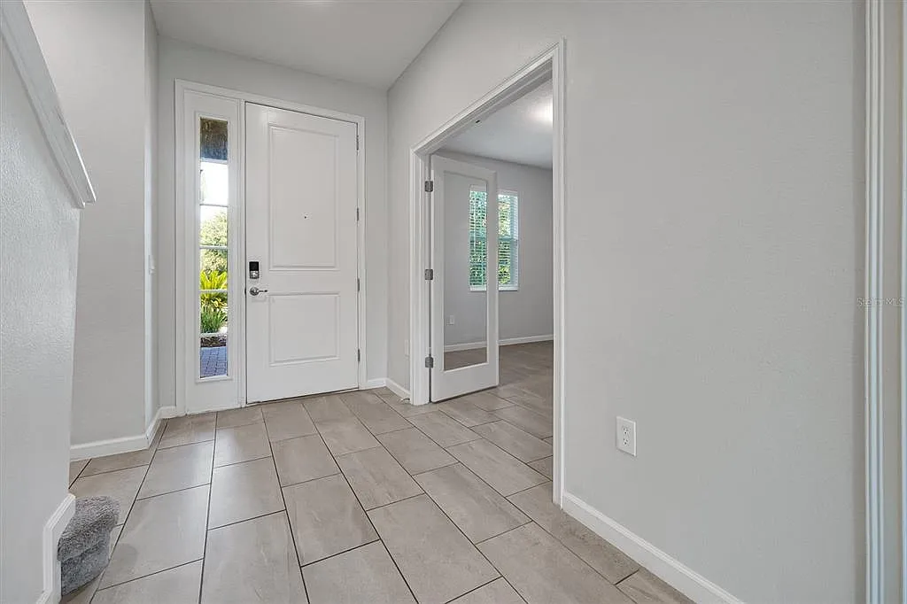 4 bed, 3.0 bath, 2408 sqft, $2,650 — Photo 4