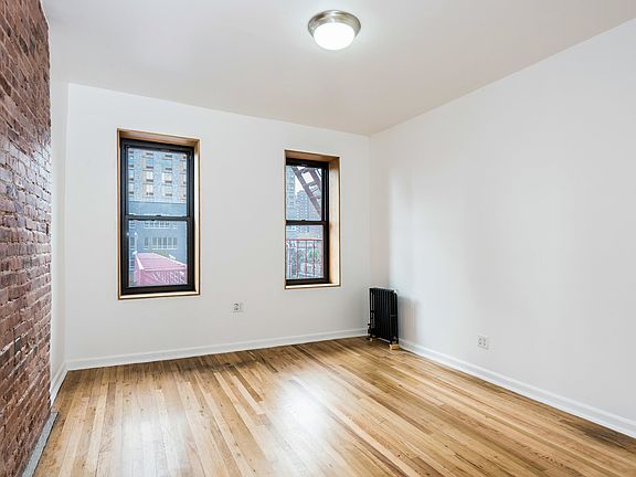 3rd image of 172 Delancey St APT 4C