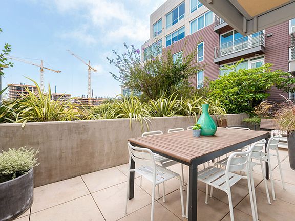 5th image of 325 Berry St APT 317