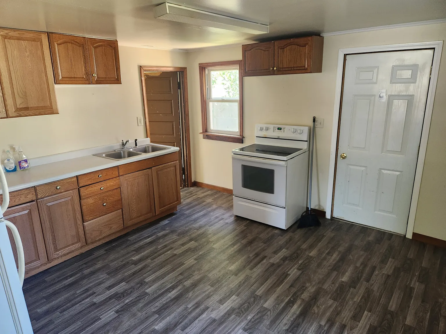 434 Dorr St — Photo 4