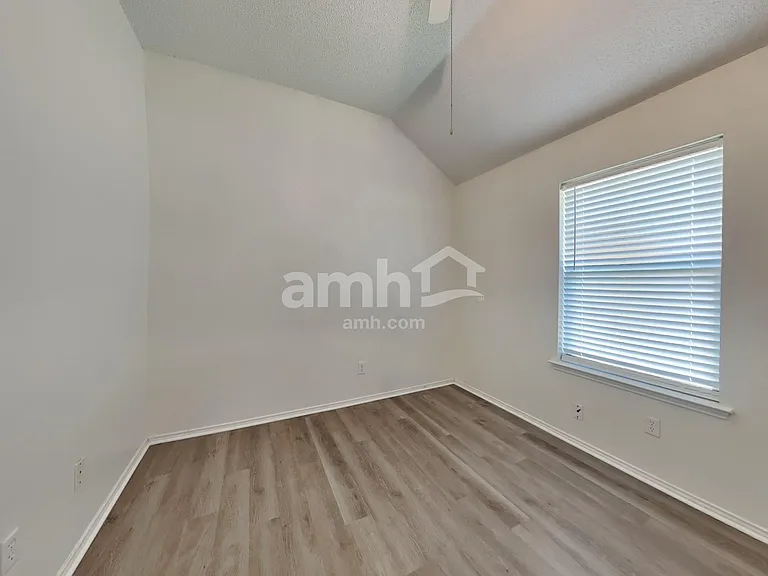 605 Arbor Ln — Photo 14