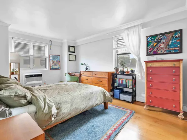 52-40 39th Drive image 7 of 15