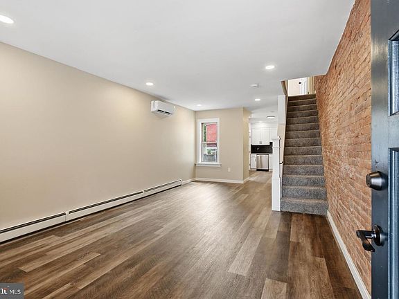 3rd image of 834 Lake St