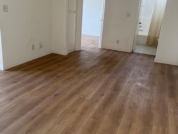 3rd image of 1326 W Carson St #115