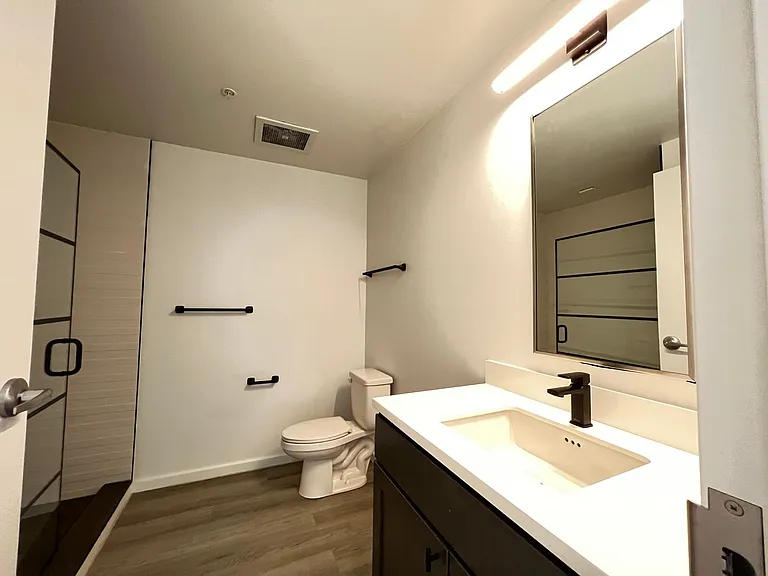 725 W Pratt St. — Photo 35