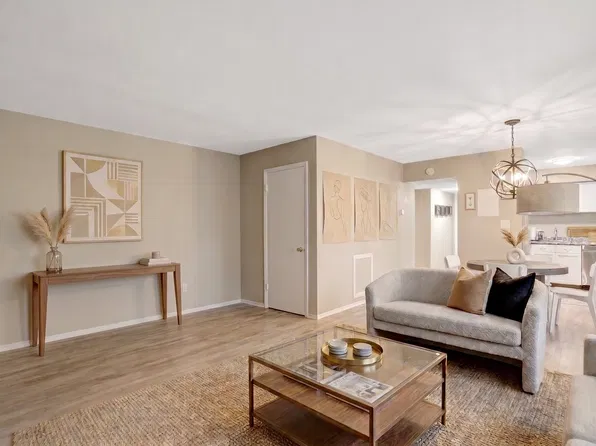 3200 S 28th St APT 204, Alexandria, VA 22302